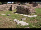 00193 ostia - regio v - insula xvii - monumento (v,xvii,3) - westseite - 06-2024.jpg